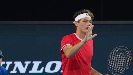 在场上的洞 在场上的洞