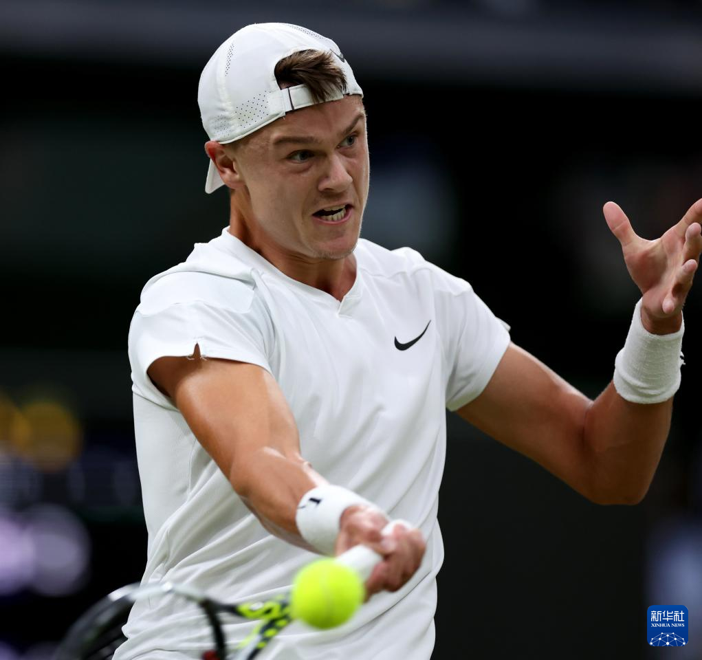 围极具压迫 围极具压迫